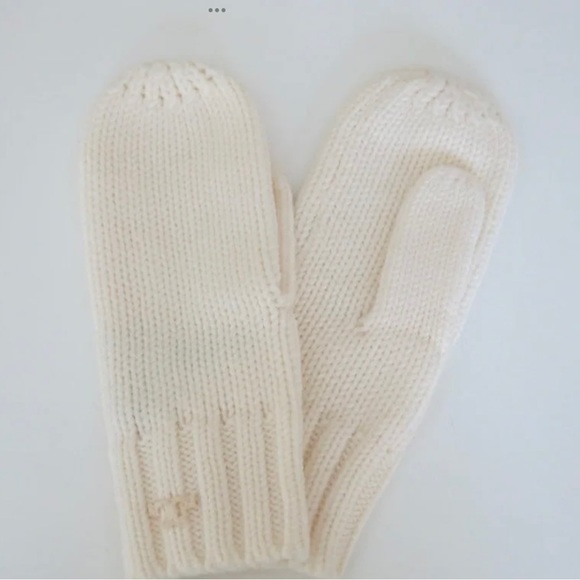 Tory Burch Ribbed Merino Mittens and Hat - Picture 3 of 4